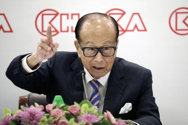 © Bloomberg. Li Ka-shing, chairman of CK Hutchison Holdings Ltd. and CK Asset Holdings Ltd., speaks during a news conference in Hong Kong, China.