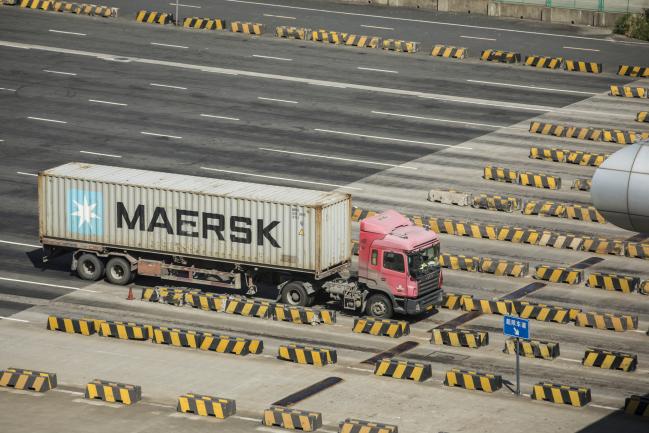© Bloomberg. A truck transports an A.P. Moller-Maersk A/S shipping container at the Yangshan Deep Water Port in Shanghai, China, on Tuesday, July 10, 2018. China told companies to boost imports of goods from soybeans to seafood and automobiles from countries other than the U.S. after trade tensions between the world's two biggest economies escalated into a tariff war last week. 