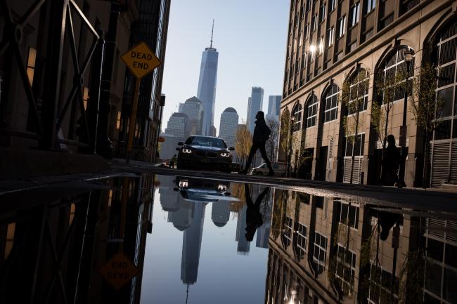 © Bloomberg. A pedestrian walks along Hudson Street in Jersey City, New Jersey, U.S., on Tuesday, April 23, 2019. U.S. equities climbed on the back of better-than-forecast earnings, while the dollar strengthened and Treasury yields dipped. Photographer: Michael Nagle/Bloomberg