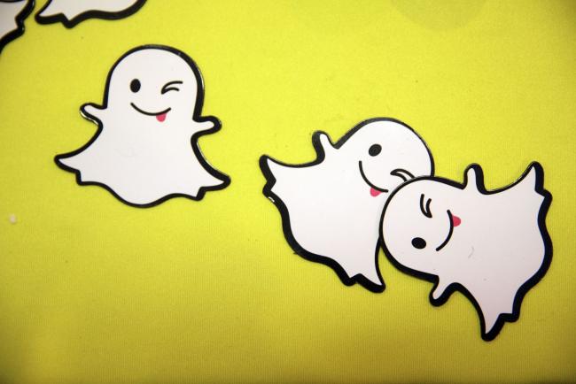 © Bloomberg. The Snapchat ghost is displayed during the TechFair LA job fair in Los Angeles, California, U.S. Photographer: Patrick T. Fallon/Bloomberg