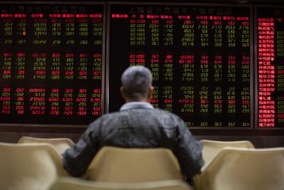 Nhà đầu tư chứng khoán châu Á giao dịch sôi động, khối lượng giao dịch lên gần kỷ lục