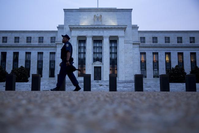 © Bloomberg. A Federal Reserve police officer walks past the Marriner S. Eccles Federal Reserve building in Washington, D.C., U.S. Photographer:Andrew Harrer/Bloomberg 