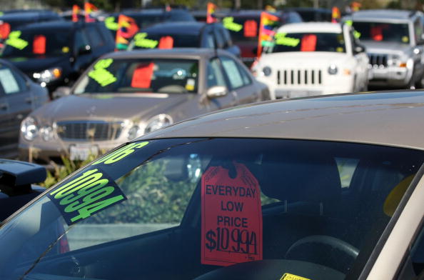 © Bloomberg. COLMA, CA - SEPTEMBER 25: A price tag hangs from the rear view mirror of a car for sale at a Chrysler dealership September 25, 2008 in Colma, California. The Commerce Department reported today that orders of durable goods fell 4.5 percent in August, the largest drop in seven months. (Photo by Justin Sullivan/Getty Images)