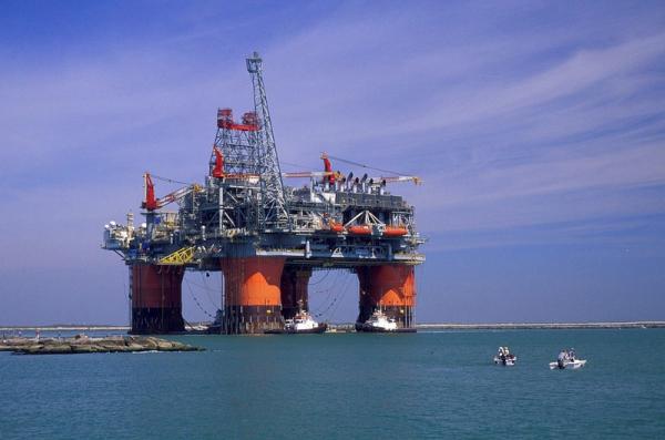 Petrolio: prezzo sale a 60,53 dollari