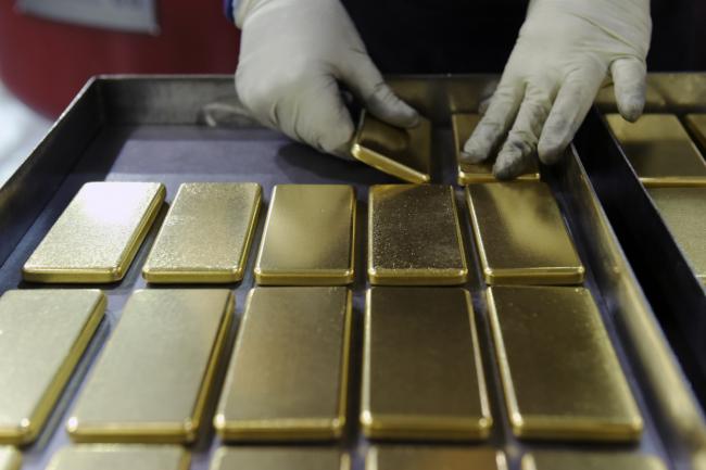 © Bloomberg. An employee arranges one kilogram gold bars at the Perth Mint Refinery, operated by Gold Corp., in Perth, Australia, on Thursday, Aug. 9, 2018. Demand for coins and minted bars was a little sluggish over the past year as Donald Trump's earlier win in the presidential poll prompted investors to divert funds into stocks, bonds and property, said Perth Mint's Chief Executive Officer Richard Hayes on Aug. 8. Photographer: Carla Gottgens/Bloomberg