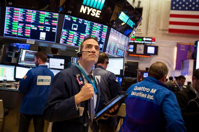 © Bloomberg. A trader works on the floor of the New York Stock Exchange (NYSE) in New York, U.S., on Tuesday, Feb. 6, 2018.