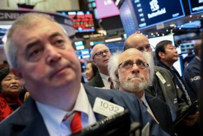 Lo ngại về thương mại dâng cao, Dow Jones rớt thêm hơn 550 điểm