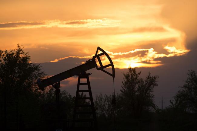 © Bloomberg. An oil pumping jack, also known as a 'nodding donkey,' operates in an oil field near Samara, Russia, on Tuesday, May 14, 2019. The nearby village of Nikolayevka in central Russia has emerged as the epicenter of an international oil scandal with authorities saying corrosive chlorides entered Russia’s 40,000-mile network of oil pipelines, causing the first-ever shutdown of the main export artery to Europe. Photographer: Andrey Rudakov/Bloomberg