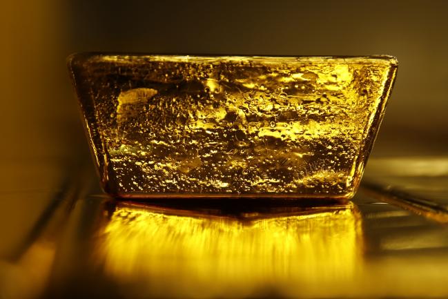 © Bloomberg. A 12.5 kilogram gold bullion bar sits at the Valcambi SA precious metal refinery in Balerna, Switzerland, on Tuesday, April 24, 2018. Gold's haven qualities have come back in focus this year as President Donald Trump’s administration picks a series of trade fights with friends and foes, and investors fret about equity market wobbles that started on Wall Street and echoed around the world. Photographer: Stefan Wermuth/Bloomberg