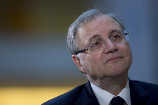 © Bloomberg. Ignazio Visco, governor of the Bank of Italy, listens to a question during a Bloomberg Television interview at the International Monetary Fund (IMF) and World Bank Group Annual Meetings in Washington, D.C., U.S., on Friday, Oct. 7, 2016. The IMF warned this week that rising political tensions over globalization are threatening to derail a world recovery already seeking a reliable growth engine. 