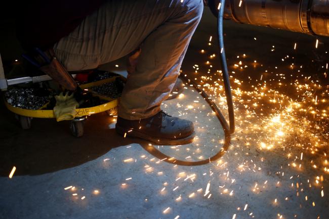 © Bloomberg. Sparks fly as a worker welds semi trailer components on the factory floor at the Wabash National Corp. manufacturing facility in Lafayette, Indiana, U.S., on Tuesday, Feb. 7, 2017. U.S. factory output increased for the fourth time in five months amid gains in machinery and chemicals, extending a gradual recovery in manufacturing. Photographer: Luke Sharrett/Bloomberg