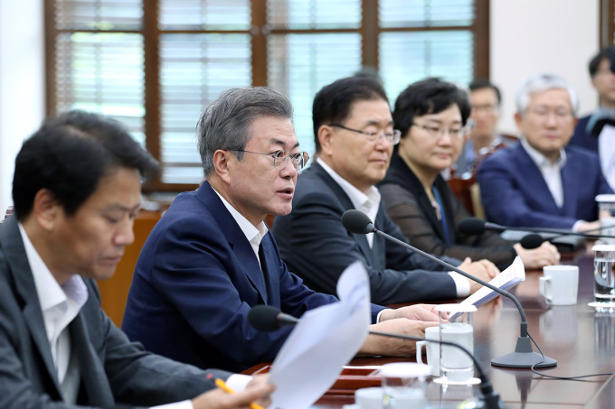 文 “예산안 통과 다행…경제 활력 제고 위한 예산 집행해달라”