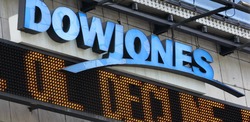 © Forexpros. «Έσπασε» το φράγμα των 23.000 μονάδων ο Dow Jones