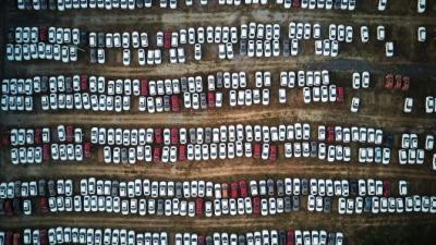 Doanh số bán xe hơi của Trung Quốc giảm liền 8 tháng