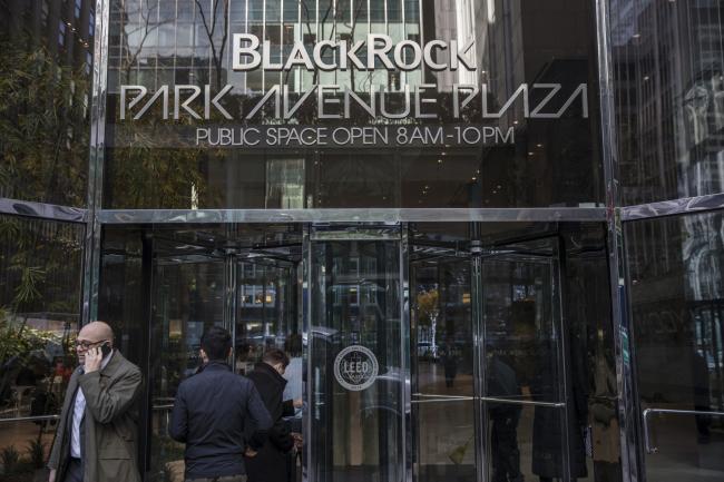 © Bloomberg. People enter BlackRock Inc. headquarters in New York, U.S., on Wednesday, Jan. 11, 2017.