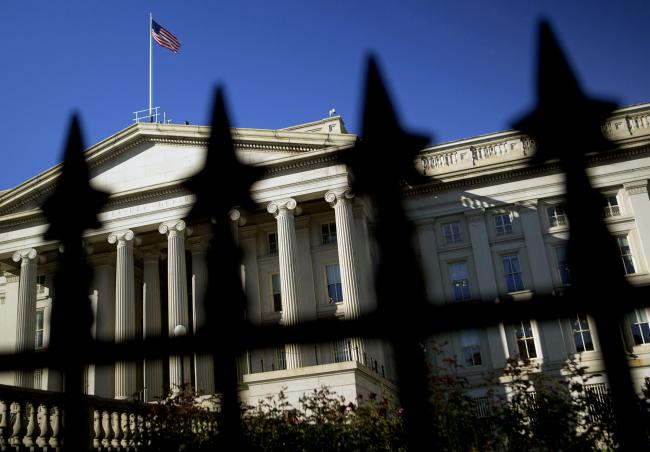 © Bloomberg. The U.S. Treasury stands in Washington, D.C., U.S., on Monday, Oct. 21, 2013. 