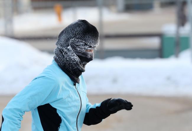 © Bloomberg. Frost coats a jogger's head and face as an extreme cold warning is issued in Winnipeg, Manitoba, Canada, on Friday, Jan. 18, 2019. Bitterly cold wind chill values near -40 degrees Celsius have been observed in much of southern Manitoba as frigid Arctic air cascades down from the north. Photographer: Shannon VanRaes/Bloomberg