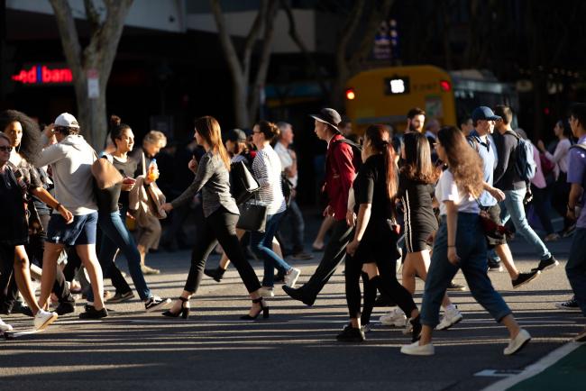 Australian Consumer Confidence Sinks Despite Cash Handouts