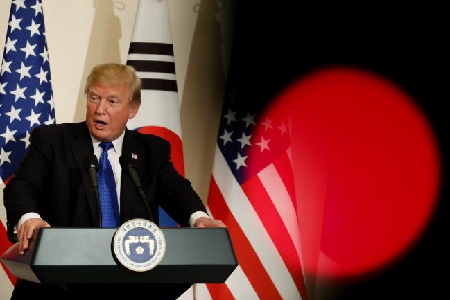 © Bloomberg. U.S. President Donald Trump speaks during a news conference with Moon Jae-in, South Korea's president, not pictured, at the presidential Blue House in Seoul, South Korea.