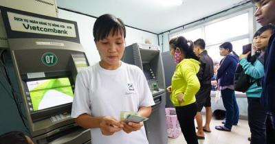 Nhiều chủ thẻ Vietcombank bất ngờ khi có giao dịch lạ