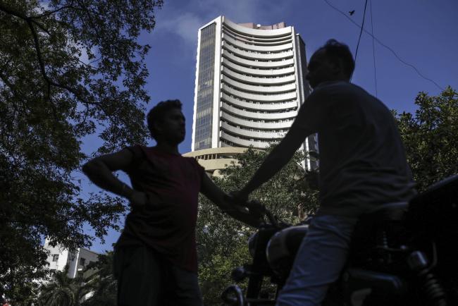 India Stocks Drop on Financial Sector Concern, Global Sell-Off