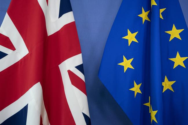 © Bloomberg. A British Union flag, also known as the Union Jack, left, hangs beside a European Union (EU) flag as Dominic Raab, U.K. exiting the European Union (EU) secretary and Michel Barnier, chief negotiator for the European Union (EU), conduct a meeting in Brussels, Belgium, on Friday, Aug. 31, 2018. The pound slipped after the European Unions chief negotiator Michel Barnier toned down expectations for a Brexit deal. Photographer: Jasper Juinen/Bloomberg