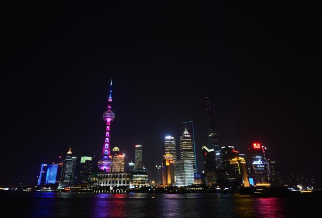 © Bloomberg. SHANGHAI, CHINA - APRIL 12: A general view of the Shanghai skyline at night prior to the 2015 Laureus World Sports Awards on April 12, 2015 in Shanghai, China. (Photo by Jamie McDonald/Getty Images for Laureus)