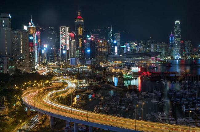 © Bloomberg. Light displays sit on buildings on the city skyline ahead of Chinese President Xi Jinping's arrival in Hong Kong, China, on Wednesday, June 28, 2017. Hong Kong is making preparations to mark the 20th anniversary of the former British colony's return to Chinese rule, with July 1 marking the first time Xi will visit the city since taking office. Photographer: Anthony Kwan/Bloomberg