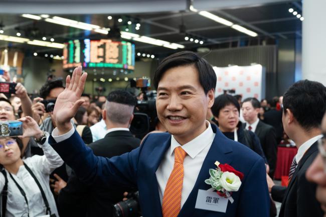 © Bloomberg. Lei Jun at Xiaomi's listing ceremony on July 9. Photographer: Anthony Kwan/Bloomberg