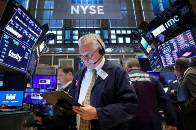 Dow Jones lại mất hơn 100 điểm do lo ngại về thương mại