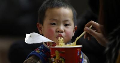 UNICEF: hàng triệu trẻ em ở Đông Nam Á suy dinh dưỡng do mì ăn liền