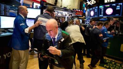 Dow Jones tăng vọt hơn 350 điểm khi căng thẳng thương mại giảm bớt