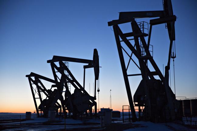 © Bloomberg. The silhouettes of pumpjacks are seen above oil wells in the Bakken Formation near Dickinson, North Dakota, U.S., on Wednesday, March 7, 2018. When oil sold for $100 a barrel, many oil towns dotting the nation's shale basins grew faster than its infrastructure and services could handle. Since 2015, as oil prices floundered, Williston has added new roads, including a truck route around the city, two new fire stations, expanded the landfill, opened a new waste water treatment plant and started work on an airport relocation and expansion project. Photographer: Daniel Acker/Bloomberg