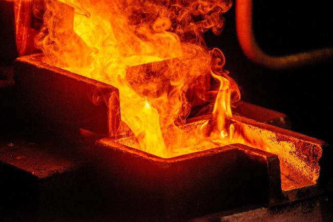 © Bloomberg. Liquid gold flows from a furnace into individual casting molds to create 28 kilogram gold bars in the foundry at the South Deep gold mine, operated by Gold Fields Ltd., in Westonaria, South Africa, on Thursday, March 9, 2017. South Deep is the world's largest gold deposit after Grasberg in Indonesia, makes up 60 percent of the company's reserves and the miner says it's capable of producing for 70 years. Photographer: Waldo Swiegers/Bloomberg