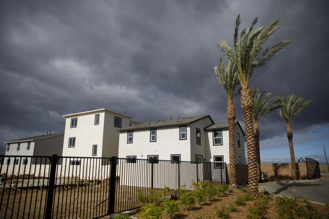 © Bloomberg. Homes under construction stand at the KB Home Villas at Harbor Pointe development in Harbor City, California, U.S., on Friday, June 21, 2019. KB Home is releasing earnings figures on June 26. Photographer: Patrick T. Fallon/Bloomberg