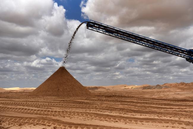 © Bloomberg. Sand is poured into a pile at the Hi-Crush Partners LP mining facility in Kermit, Texas, U.S., on Wednesday, June 20, 2018. In the West Texas plains, frack-sand mines suddenly seem to be popping up everywhere. Twelve months ago, none of them existed - together, these mines will ship some 22 million tons of sand this year to shale drillers in the Permian Basin, the hottest oil patch on Earth. Photographer: Callaghan O'Hare/Bloomberg