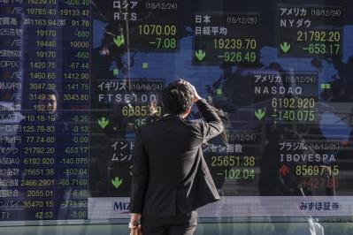 Trader “vò đầu bứt tóc” trước diễn biến kỳ quái trên thị trường chứng khoán