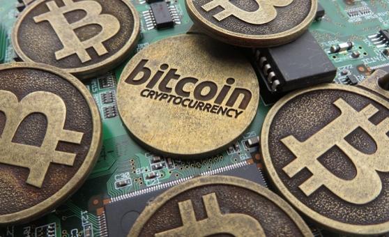 Bitcoin desciende a 10 mil dólares, cae 5.6%