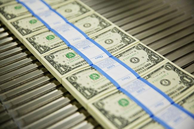 Dollar Heads for Record High With Chaos Eclipsing Stimulus Hopes