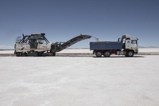 © Bloomberg. A machine loads soil into a truck during the construction of new industrial evaporation pools inside the Salar de Uyuni (Uyuni Salt Flats) in Potosi, Bolivia, on Saturday, Dec. 10, 2016. Bolivia has the largest lithium deposits of any country, which are estimated to be about half of the world's supply. Photographer: Marcelo Perez del Carpio/Bloomberg