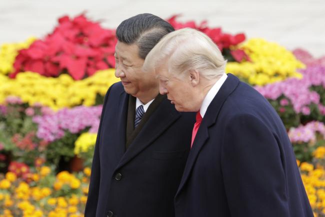 © Bloomberg. U.S. President Donald Trump, right, speaks with Xi Jinping, China's president, during a welcome ceremony outside the Great Hall of the People in Beijing, China. Photographer: Qilai Shen/Bloomberg