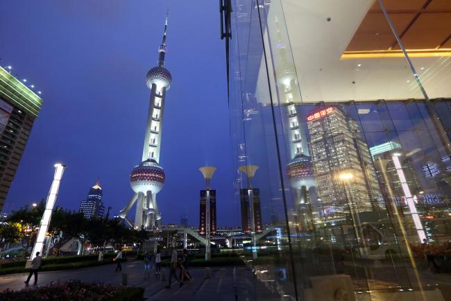 © Bloomberg. The Oriental Pearl Tower, center, stands at night in the Lujiazui district of Shanghai, China, on Friday, June 28, 2013. China's expansion probably slowed for a second straight quarter, based on the median estimate in a Bloomberg News analyst survey, after export growth collapsed and Premier Li Keqiang reined in record credit expansion to contain shadow-banking risks.