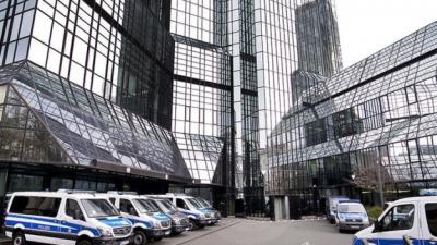Trụ sở Deutsche Bank bị lục soát vì cáo buộc rửa tiền