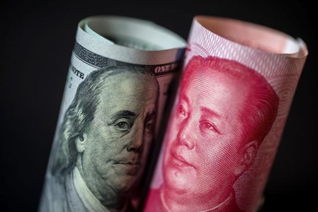 Hong Kong Stocks Fall With Yuan as U.S.-China Tensions Mount