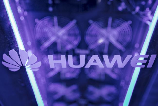 © Bloomberg. The Huawei Technologies Co. logo is displayed on a server at the Huawei Connect 2017 conference in Shanghai, China. 