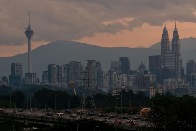 Malaysia GDP Growth Weakest in a Year Amid Global Slowdown