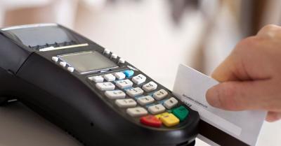 Ngân hàng nào đang có tỷ lệ phí phạt chậm thanh toán thẻ tín dụng thấp nhất?
