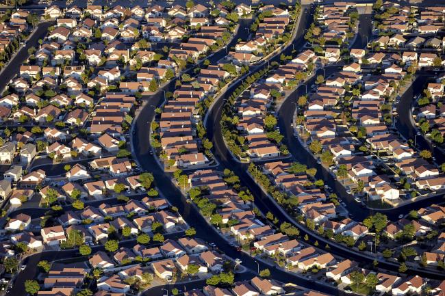© Bloomberg. Rows of houses stand in Las Vegas, Nevada, U.S., as seen in this aerial photo taken on Tuesday, Sept. 22, 2009. 