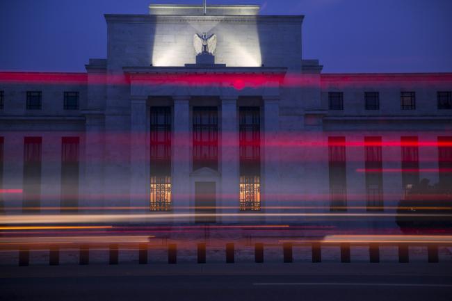 © Bloomberg. The Marriner S. Eccles Federal Reserve building stands past passing vehicles in Washington, D.C., U.S. 