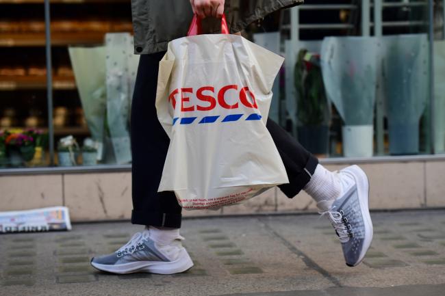 © Bloomberg. A customer carries a bag of shopping from a Tesco Plc supermarket in London, U.K., on Tuesday, Jan. 8, 2019. Investors looking for relief from the tumult of global markets may want to avert their eyes from a report showing that by one measure, U.K. retail sales had their worst year in more than a decade. 